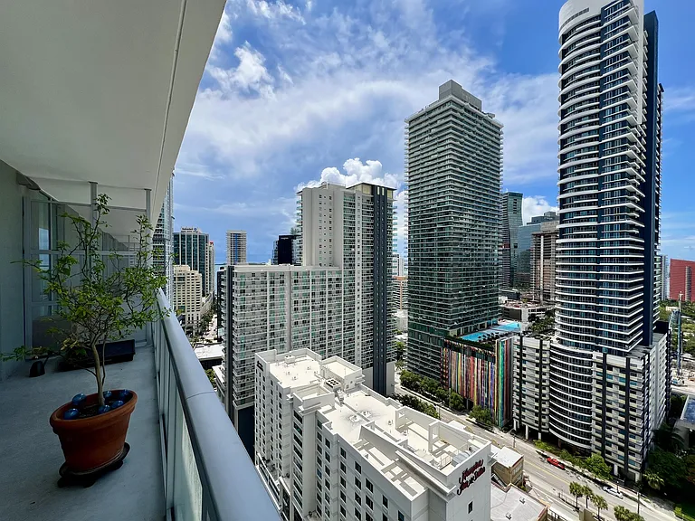 79 SW 12th St #2903 — Photo 6