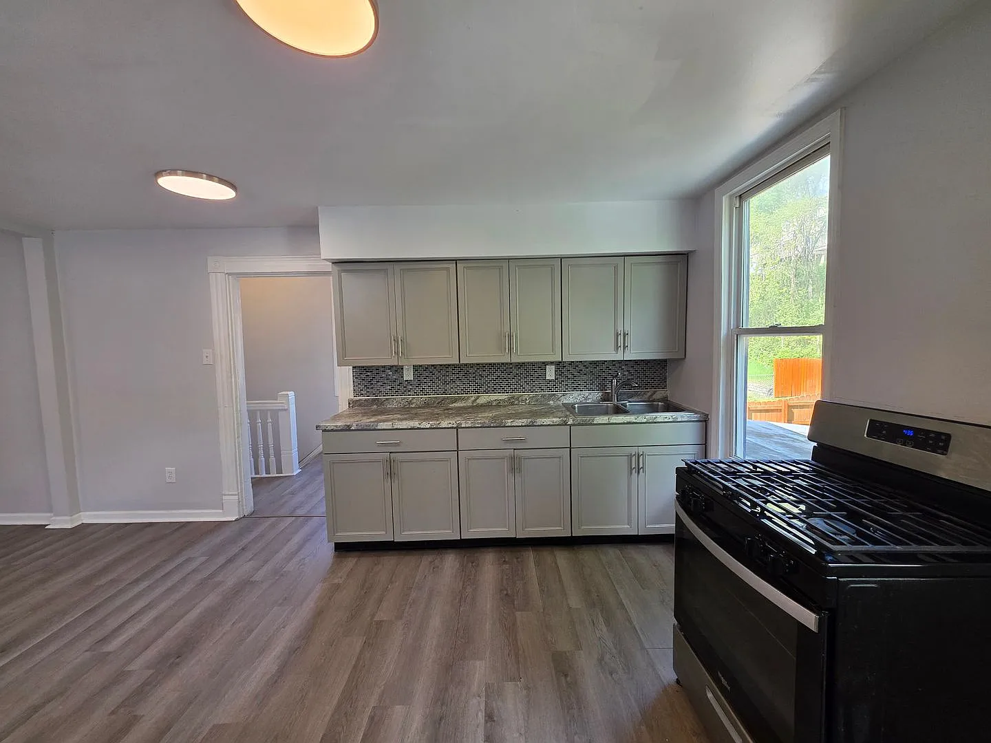 3 Bedroom 1 bath apartment in Beechview — Photo 2