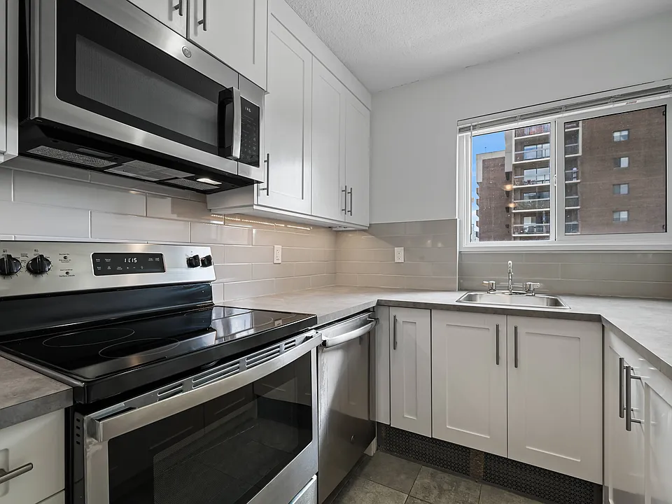 703 14th Ave SW