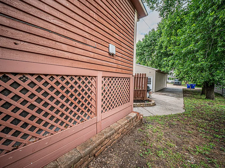 224 W Chestnut St — Photo 49