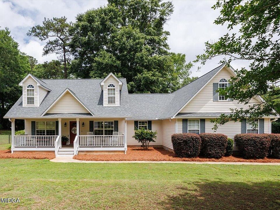 1st image of 557 Aarons Cir