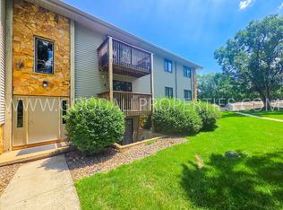 9533 University Ave APT 3, Clive, IA 50325
