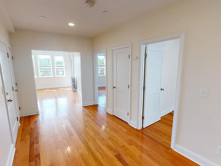 123 Sutherland Rd #L — Photo 1