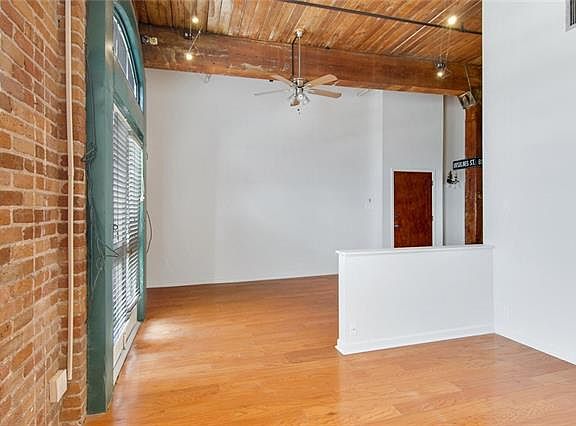 5th image of 1107 S Peters St APT 425