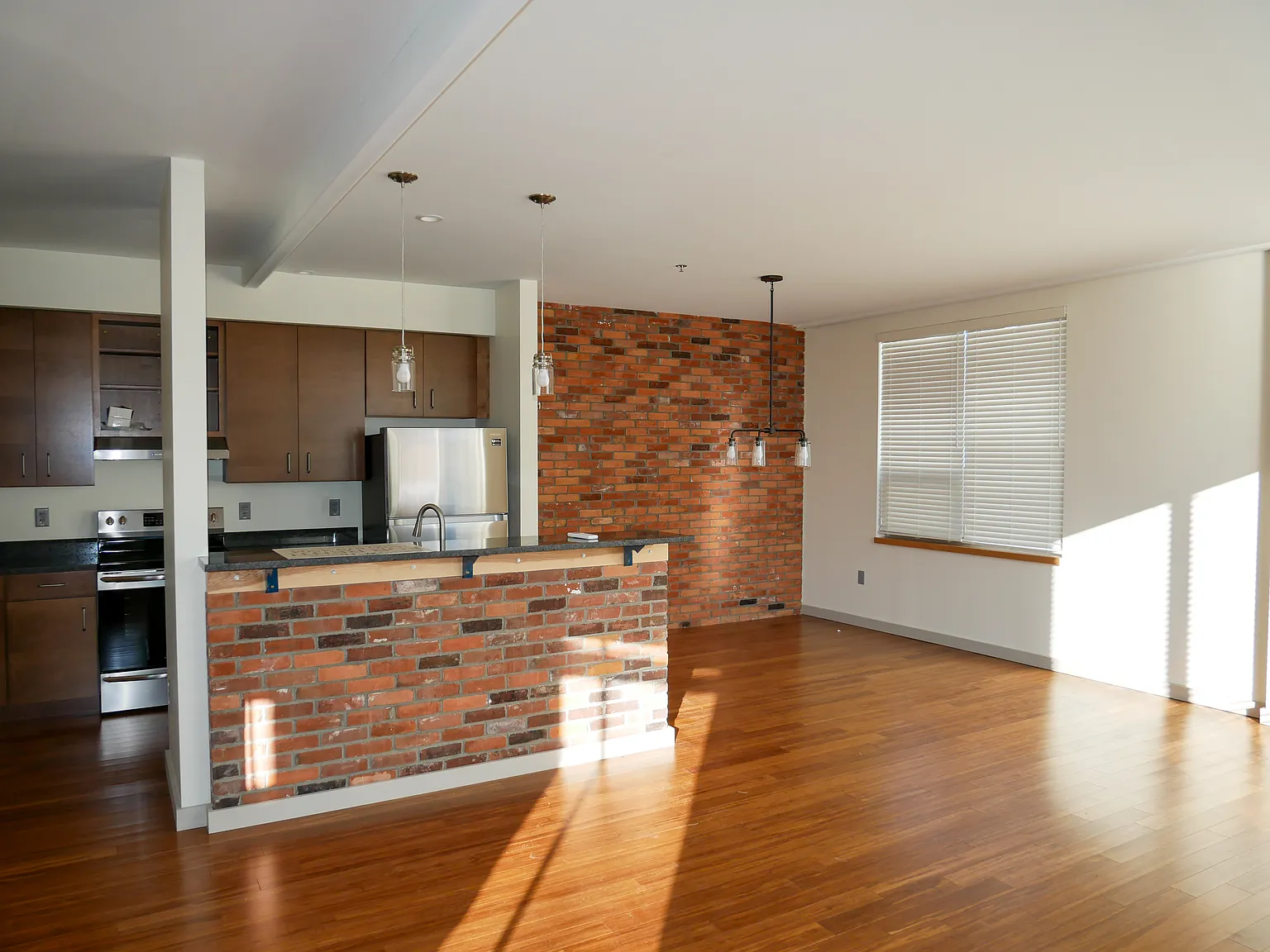 2 bed, 1.5 bath, 1300 sqft, $3,000 — Photo 3