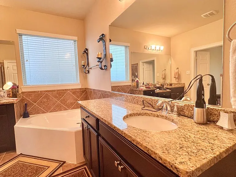 18607 Pelham Grove Ln — Photo 25
