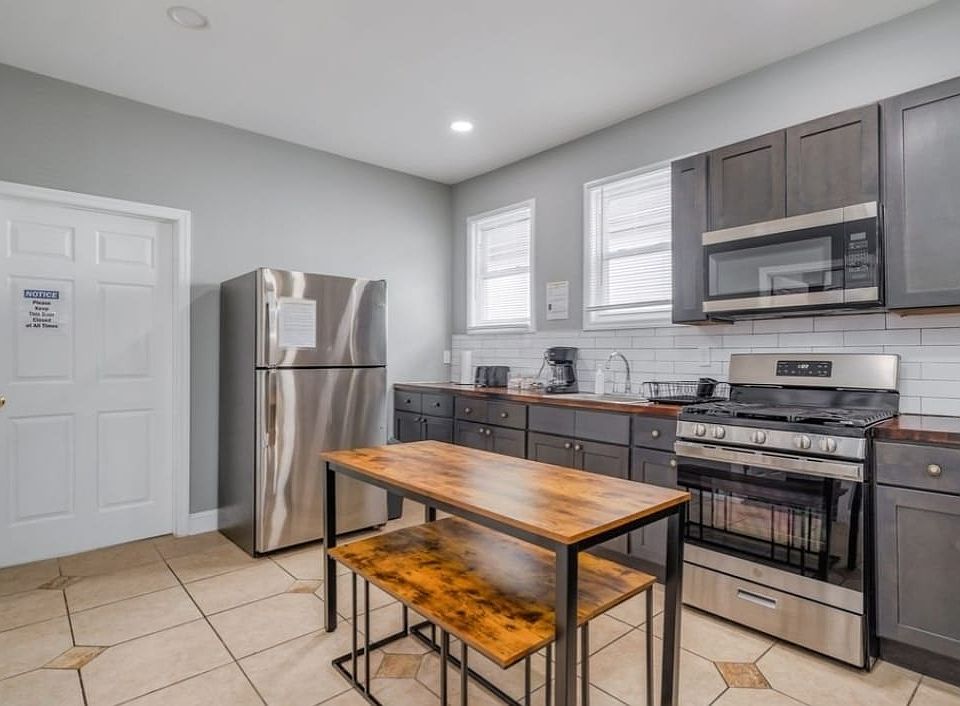 Eat-in kitchen