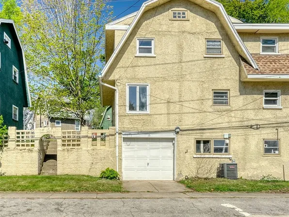 15 Woodneath Cres, East Rochester, NY 14445