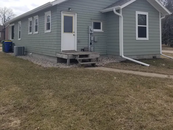103 9th St, Brookings, SD 57006
