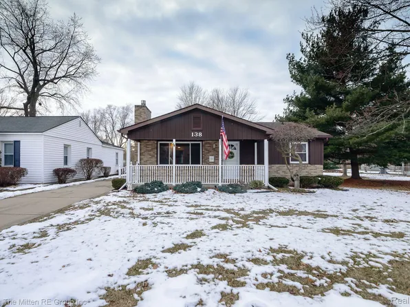 138 Clarence St, Belleville, MI 48111
