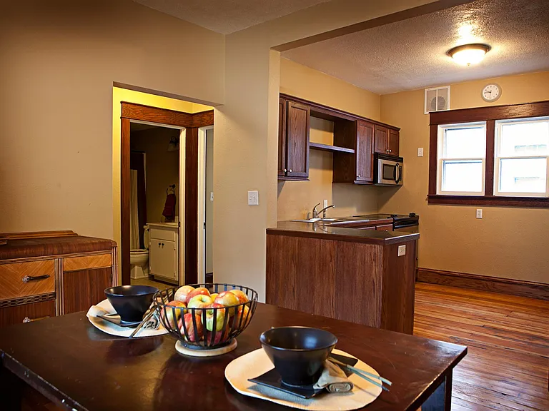 101 8th Ave SE #1 — Photo 3