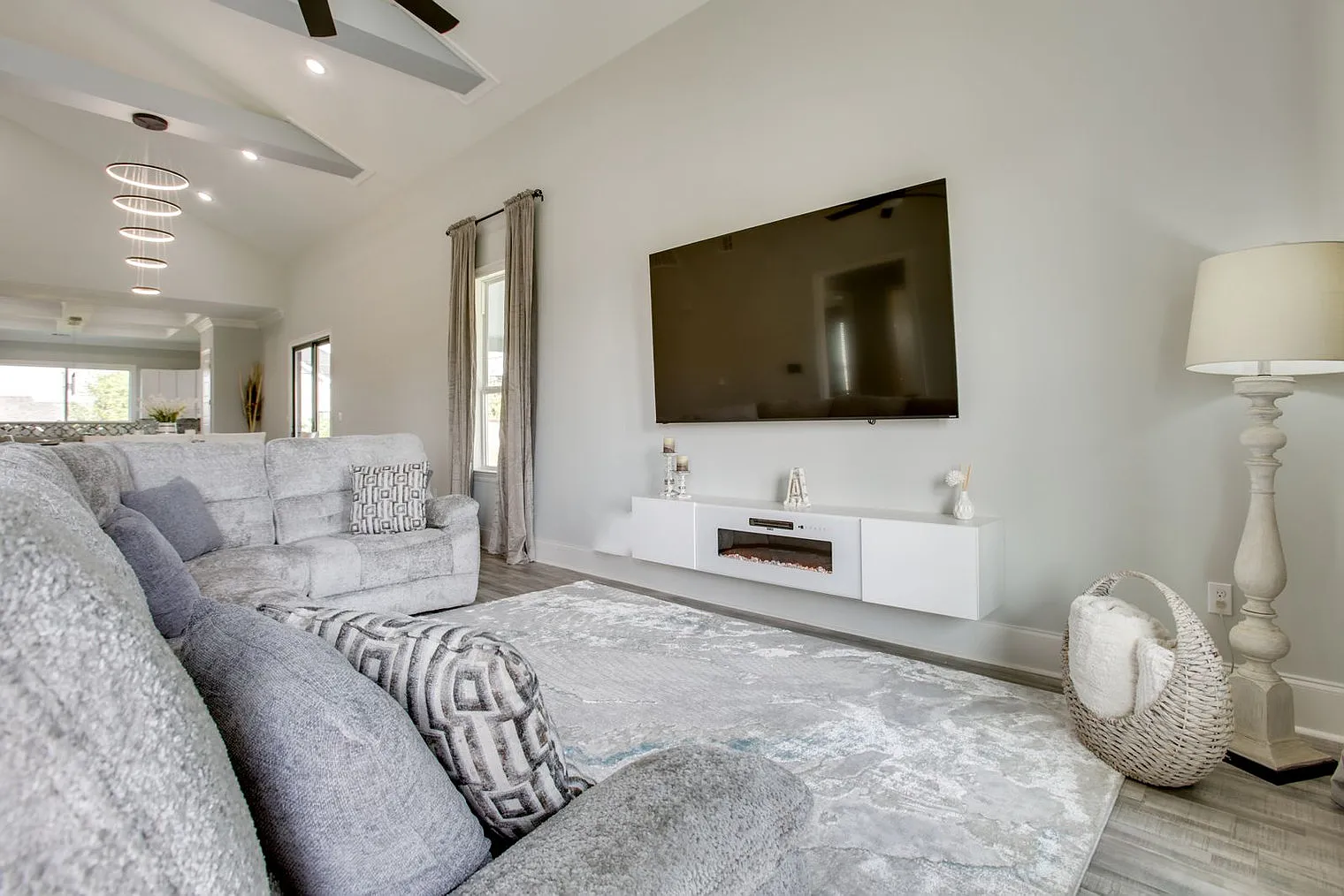 3 bed, 2.0 bath, 2551 sqft, $3,083 — Photo 1