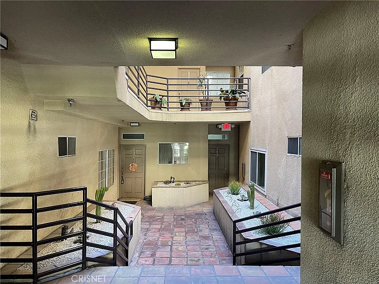 10630 Moorpark St #104 — Photo 49