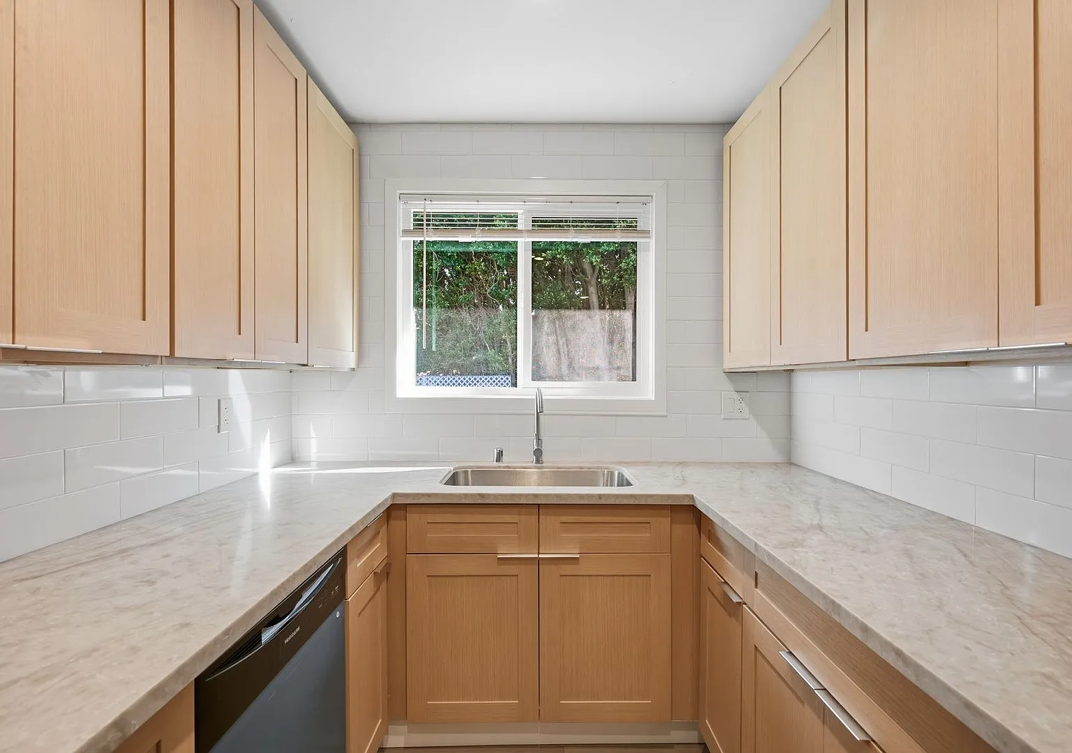 4321 Saugus Ave — Photo 3