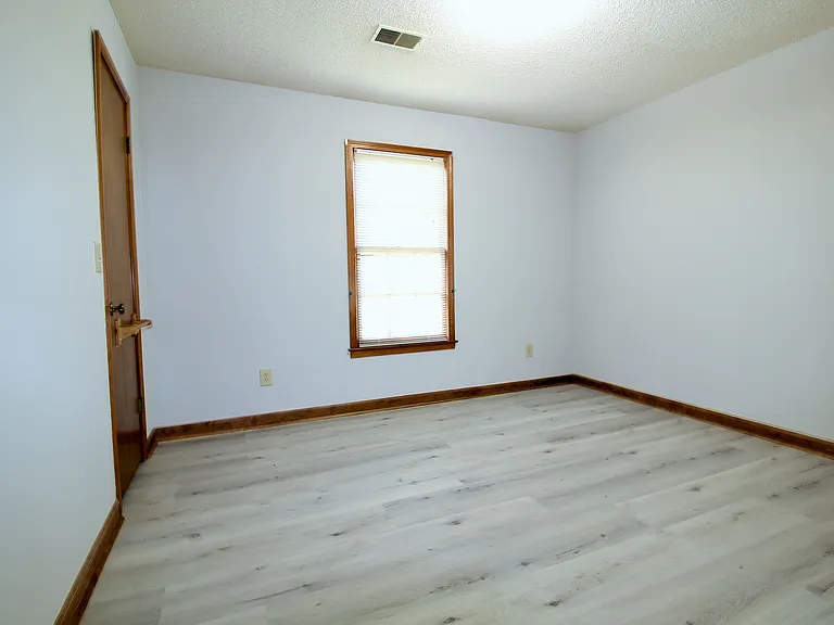 585 Wayside Dr — Photo 17