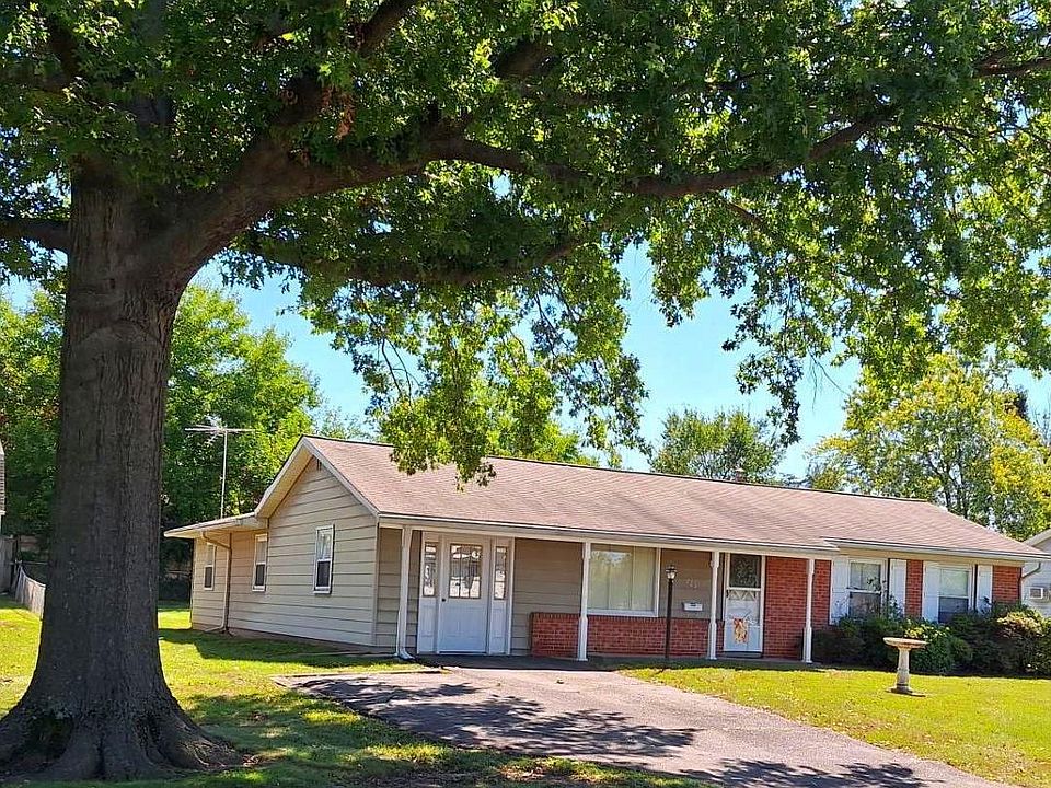 1st image of 204 N Alder Ave