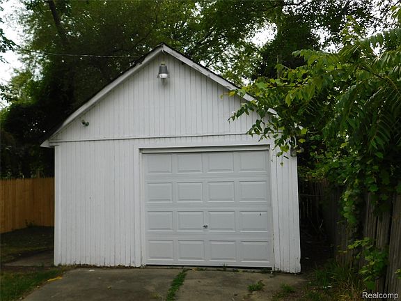 4th image of 8219 Marlowe St