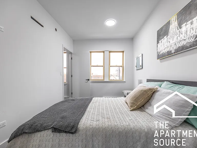 5647 N Clark St #304 — Photo 7