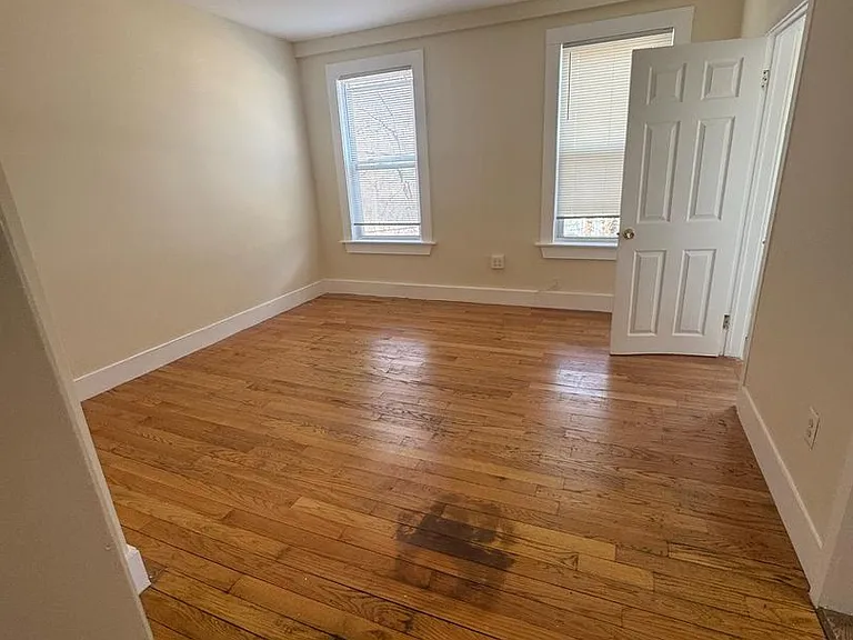 10-28 Centennial Pl — Photo 3