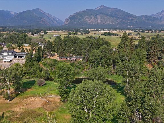 2nd image of 411 W River Rd