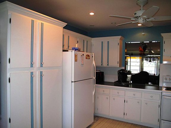 Eat in Kitchen with built ins (1)