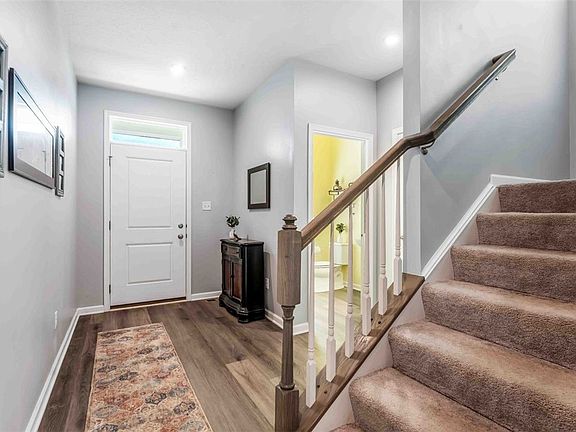 3rd image of 416 Sarjean Way