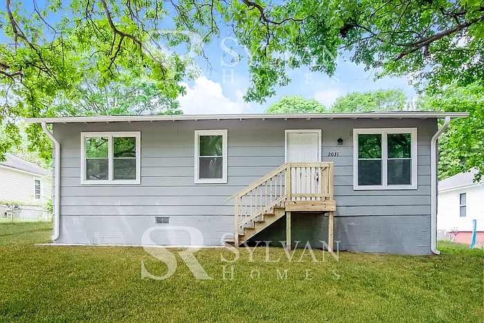Building Photo - 2031 Pine Dr