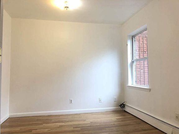 4th image of 704 Dekalb Ave #1