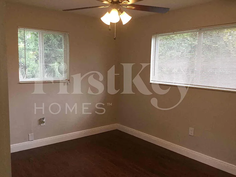 1785 SW 43rd Ave — Photo 6