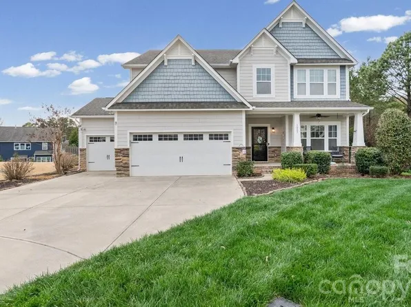 1007 Pine Bark Pl, Matthews, NC 28104