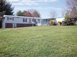 1770 Circle Lake Dr, Dandridge, TN 37725