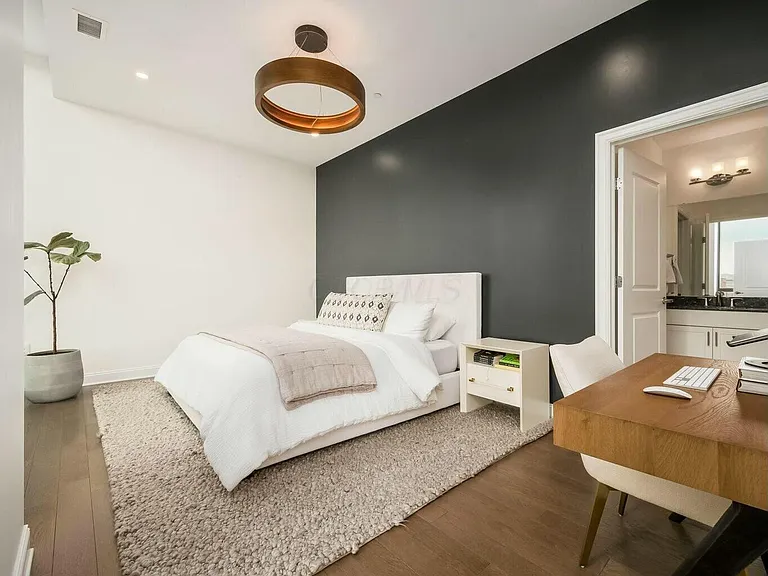 250 Spring St #713 — Photo 11