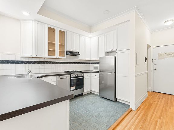 5th image of 725 Washington St APT 5