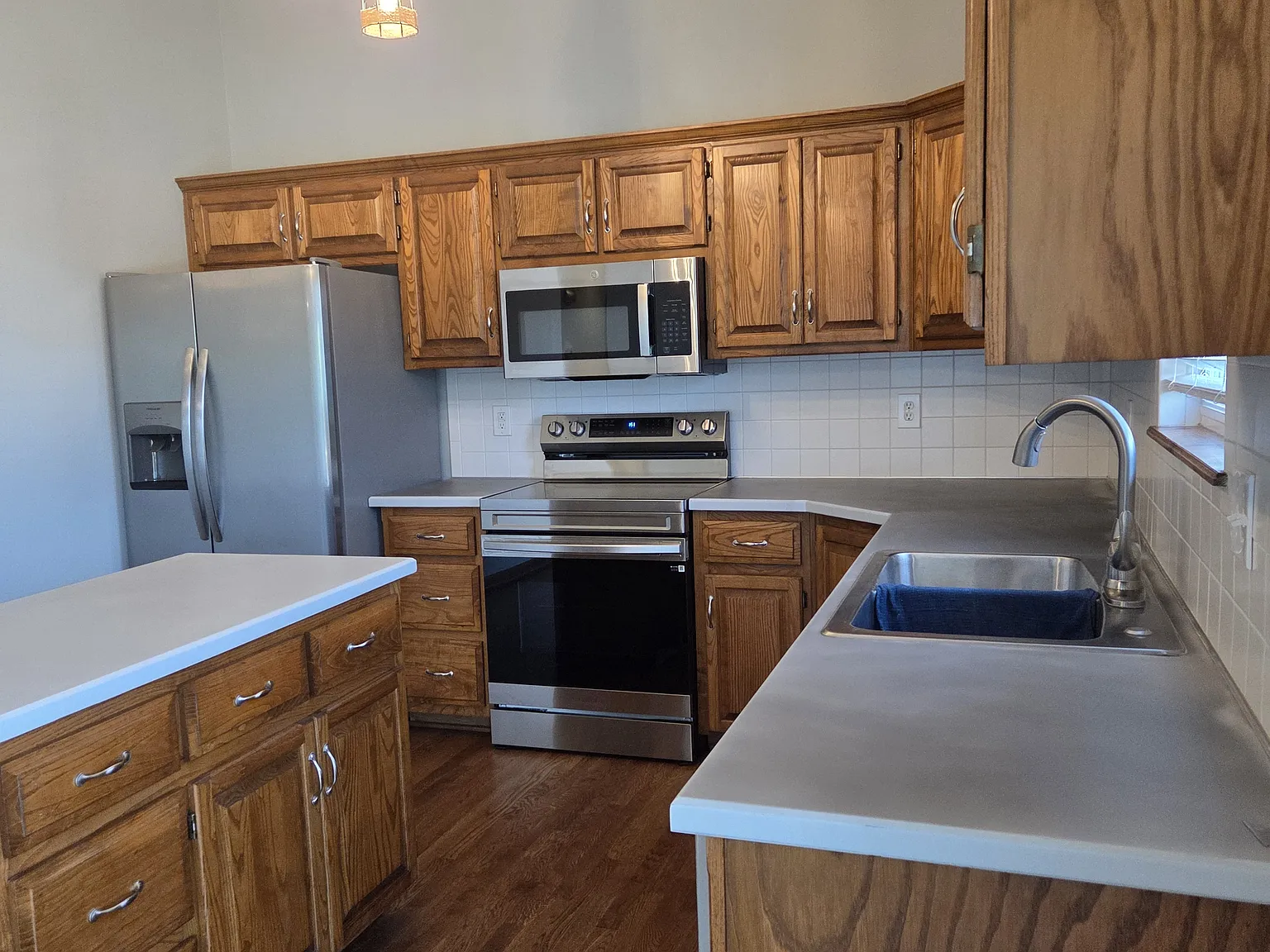 201 Porter Dr — Photo 3