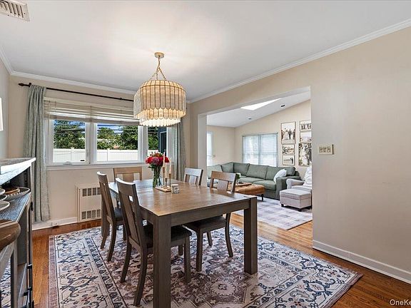 5th image of 1321 Surrey Lane