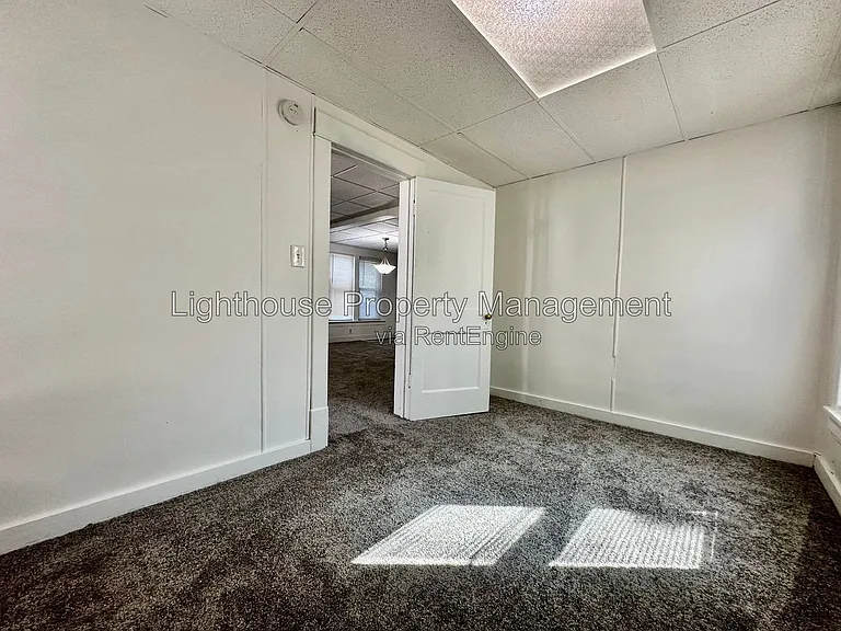 2528 Hoyt St — Photo 7