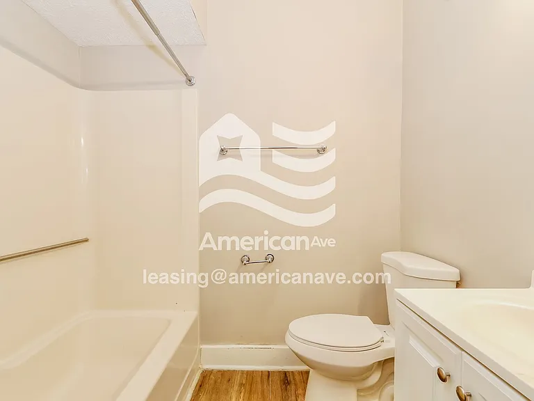 800065_013_wm_-_bathroom_13247415.jpg