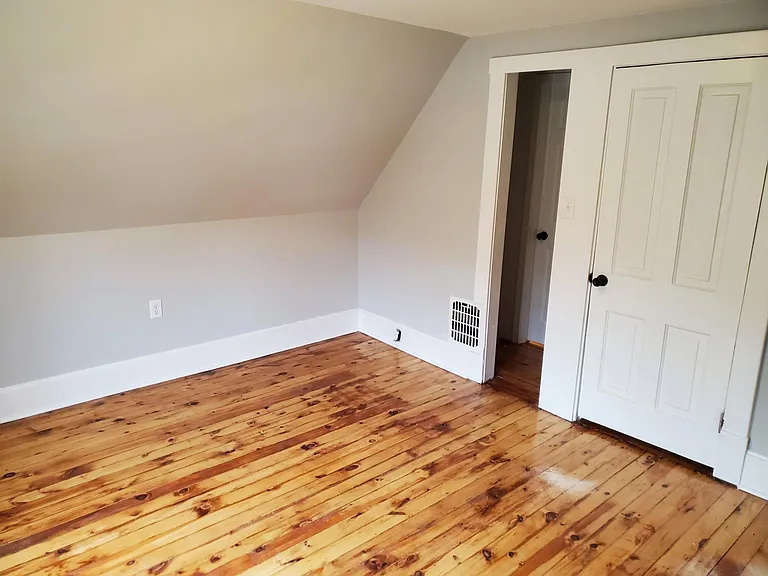 712 E 10th St #1/2 — Photo 13