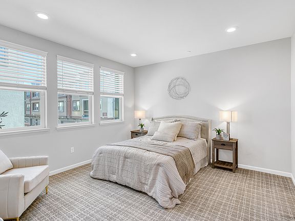 5th image of 1013 Onofrio Ln Unit 2