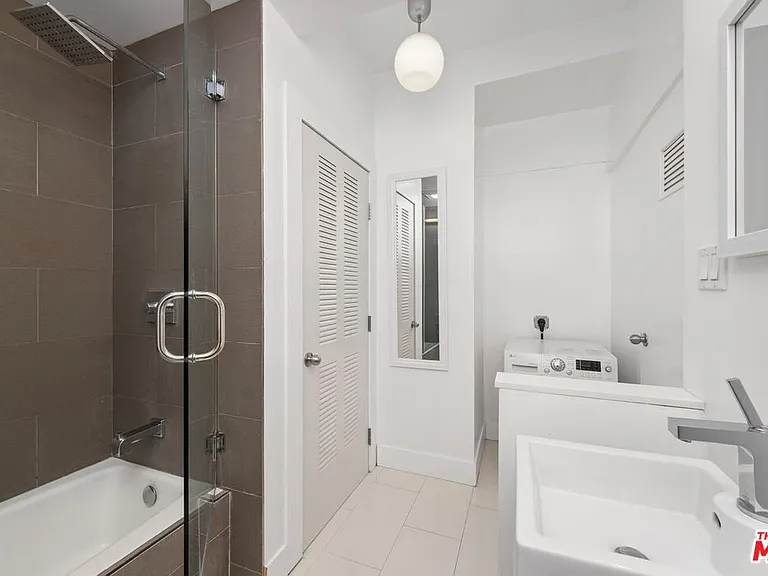 7250 Franklin Ave #511 — Photo 6