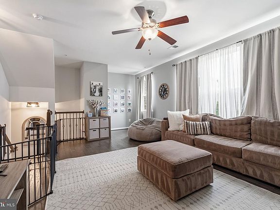 4th image of 600 Fox River Hills Way