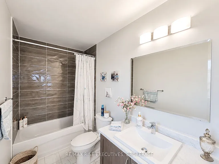 1236 Max Cres — Photo 15