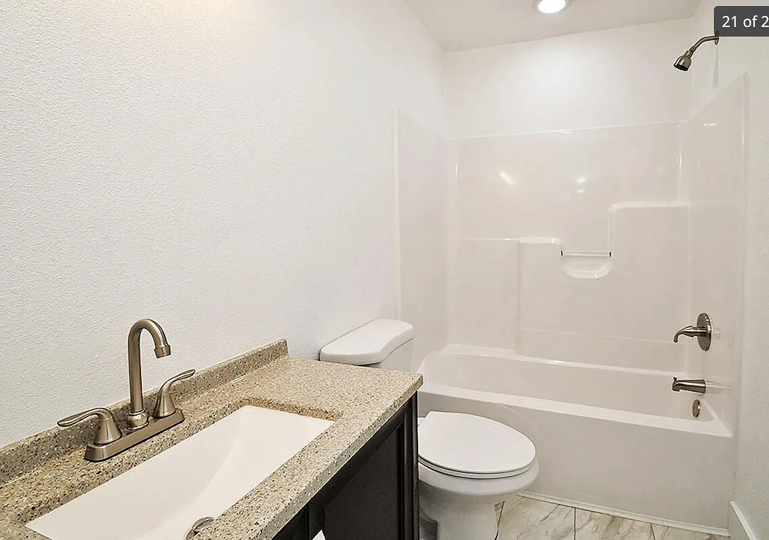 2 bed, 890 sqft, $1,087 — Photo 3