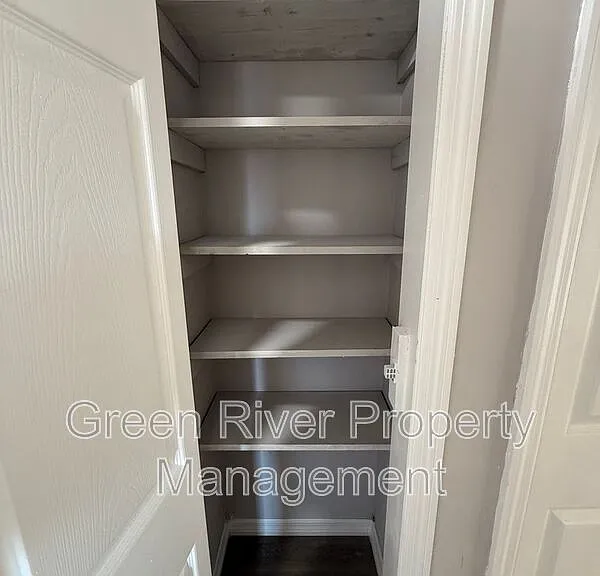 1033 Ake Ln — Photo 17