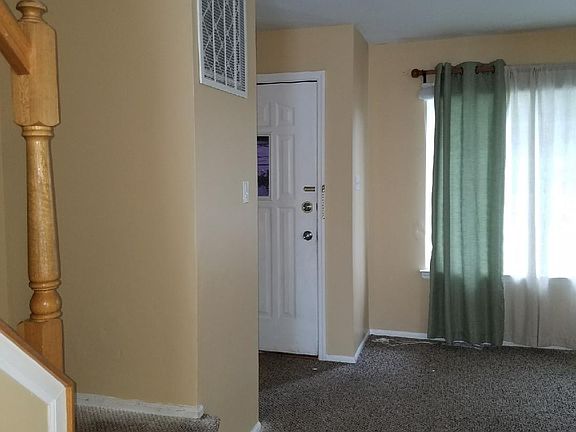 4th image of 914 Rockland Ave
