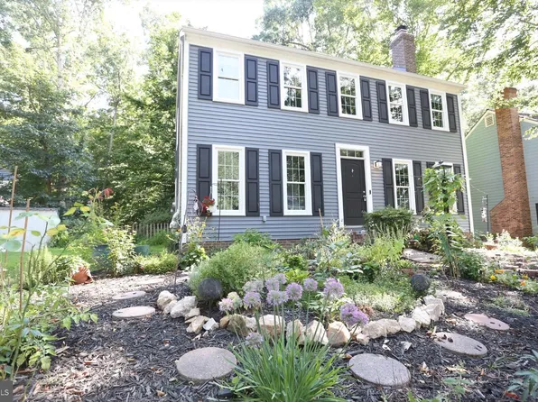 12004 Farrabow Ln, Woodbridge, VA 22192