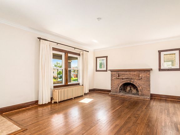 4th image of 1822 N Mulligan Ave