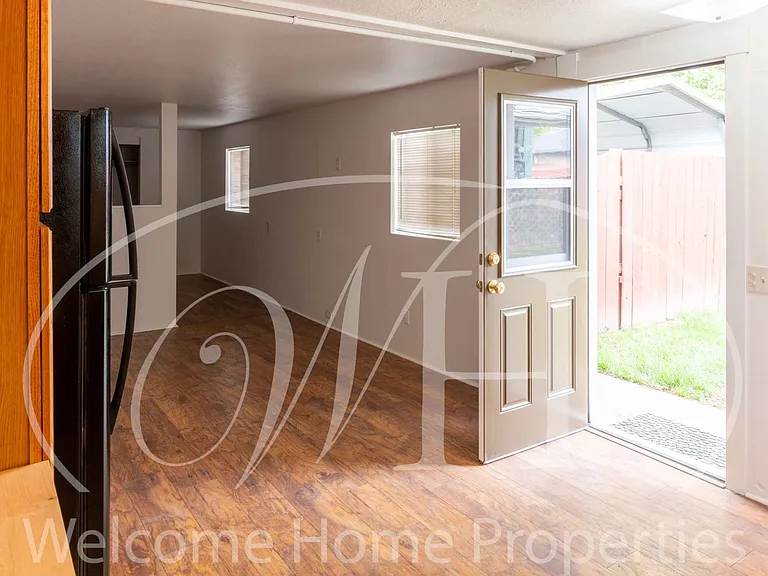 518 SE 12th St — Photo 6