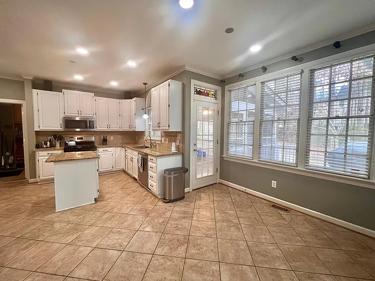111 Lulworth Ct — Photo 13