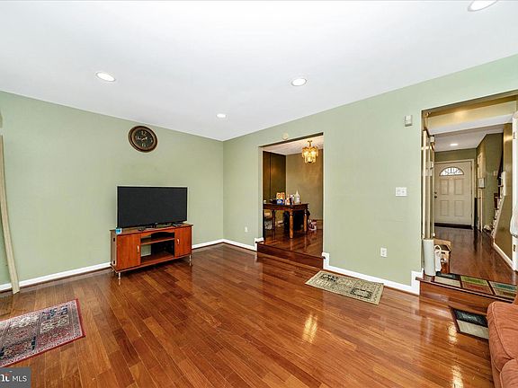 4th image of 658 Mount Lubentia Ct E